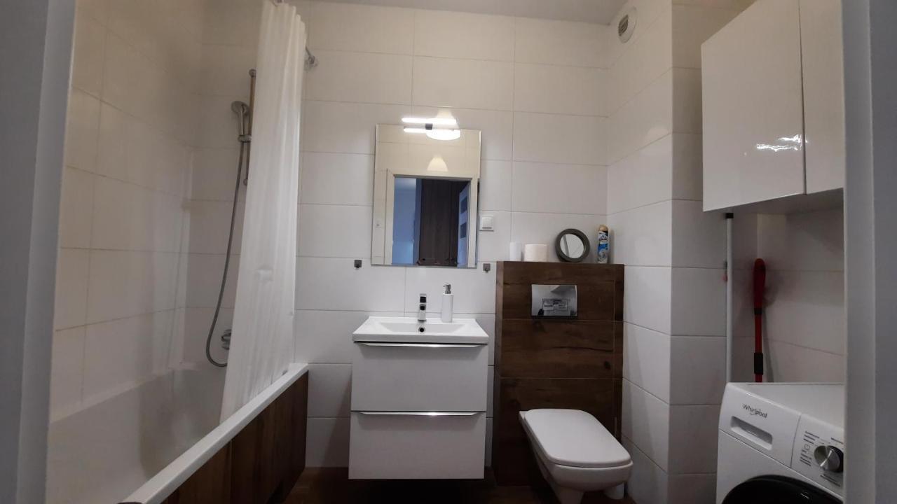 Ursa - Wygodny Apartament I Bezplatny Parking Na Miejscu Apartamento Varsovia Exterior foto