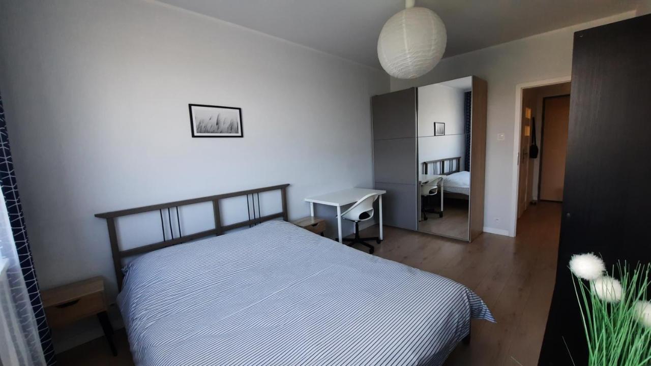 Ursa - Wygodny Apartament I Bezplatny Parking Na Miejscu Apartamento Varsovia Exterior foto